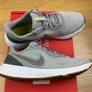 Nike Mens Revolution 5 CV0159-019 Gray Lace Up Running Shoes Size 11.5